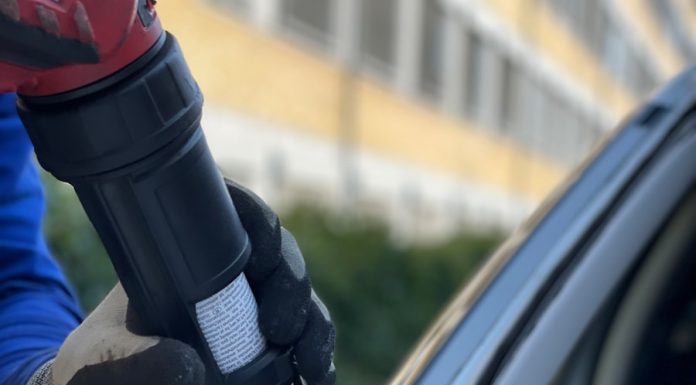 Kiedy należy wymienić szybę w samochodzie? szyba auto wymiana