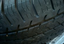 Kiedy wymieniać opony w samochodzie? opona wymiana opon kiedy