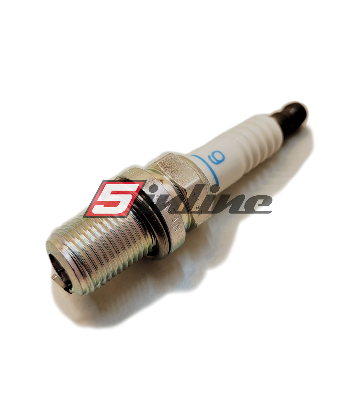 Nowa świeca wkręcana dynamometrem w otwór głowicy silnika